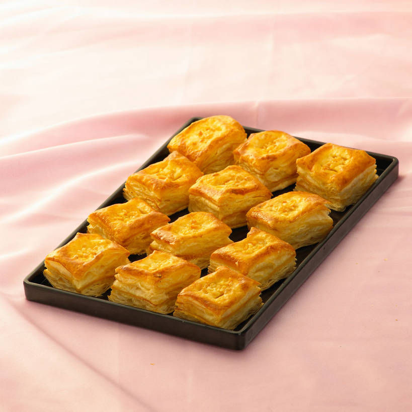 点心,无人,方图,俯视,室内,特写,白天,爱情,烹饪,下午茶,幸福,餐桌,桌子,厨具,一排,许多,整齐,并列,并排,布料,烤盘,盘,食品,粉红色,粉红,很多,浪漫,布纹,桌布,食物,糕点,排列,一个,粉色,盘子,餐巾,台布,健康,中式,可爱,活泼,单个,餐台,青春,满足,甜美,队列,时髦,平行,温柔,千层酥,纯真,烹饪用具,烹调用具,餐桌布,烹调,彩图,高角度拍摄,蛋糕,shjb1