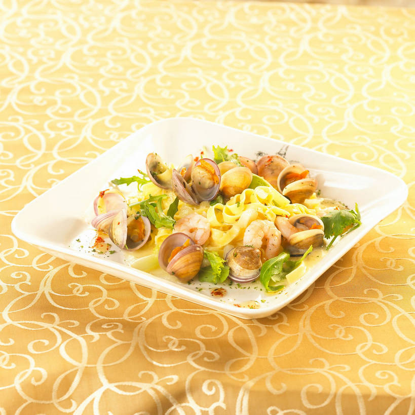 面食,面条,意大利面,无人,方图,俯视,室内,特写,白天,西餐,餐桌,桌子,蔬菜,餐具,一堆,许多,堆叠,堆积,条纹,新鲜,布料,碟子,盘,陶瓷,调味,面,肉,香料,佐料,料理,食品,陶瓷制品,很多,布纹,蛤蜊,肉类,桌布,食物,白色,盘子,餐巾,碟,台布,蛤,西式,有机食品,绿色食品,餐台,堆,虾肉,配料,肉食,意粉,芝麻菜,意面,蛤仔,作料,德国芥菜,火箭生莱,芸芥,芝麻叶,紫花南芥,餐桌布,彩图,高角度拍摄,火箭菜,shjb1