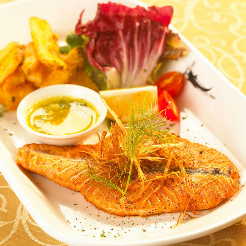 无人,方图,俯视,室内,特写,白天,烹饪,西餐,餐桌,桌子,柑橘,蔬菜,西红柿,小番茄,餐具,水果,一堆,一块,许多,堆叠,堆积,条纹,新鲜,布料,碟子,盘,陶瓷,菊苣,调料,酱料,酱汁,肉,生食,鱼肉,佐料,料理,食品,果实,苦菜,陶瓷制品,调味品,很多,调味料,布纹,蔬果,薯条,酱,菜肴,美食,肉类,桌布,食物,盘子,餐巾,碟,台布,快餐,鱼排,西式,佳肴,有机食品,绿色食品,餐台,堆,苦苣,肉食,西式快餐,垃圾食品,莳萝,洋茴香,土茴香,柑桔,小西红柿,樱桃小番茄,珍珠小番茄,橘子,桔子,樱桃番茄,圣女果,番茄,餐桌布,彩图,高角度拍摄,大红蜜橘,大红袍,红橘,黄橘,宽皮橘,咖啡草,咖啡萝卜,卡斯尼,明目菜,皱叶苦苣,shjb1