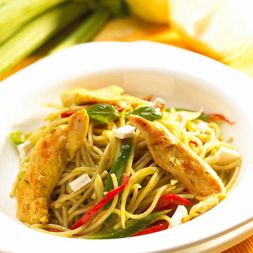 面食,面条,意大利面,无人,方图,俯视,室内,特写,白天,西餐,植物,餐桌,桌子,蔬菜,一堆,许多,堆叠,堆积,朦胧,模糊,新鲜,陶瓷,青椒,秋葵,面,肉,香料,鱼肉,料理,食品,草药,陶瓷制品,很多,肉类,中药,食物,白色,容器,碗,香草,西式,有机食品,绿色食品,餐台,储藏,堆,罗勒,储存,毛茄,羊角豆,紫苏,药材,中草药,肉食,意粉,意面,大椒,九层塔,圣约瑟夫草,甜罗勒,兰香,中药材,本草,菜椒,黄秋葵,咖啡黄葵,甜椒,柿子椒,灯笼椒,彩图,高角度拍摄,羊角菜,贮存,shjb1