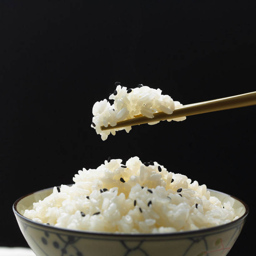 米饭,无人,方图,室内,特写,白天,正面,雾,餐桌,筷子,桌子,餐具,一堆,一双,许多,堆叠,堆积,沸腾,黑色背景,蒸汽,陶瓷,芝麻,陶瓷制品,水蒸气,饭,很多,文化,传统,一个,黑色,容器,碗,摄影,影棚,单个,餐台,储藏,堆,礼节,黑芝麻,五谷,储存,摄影棚,礼仪,蒸发,脂麻,胡麻,白麻,巨胜子,油麻,进餐用具,彩图,影棚拍摄,拍摄,贮存,shjb1