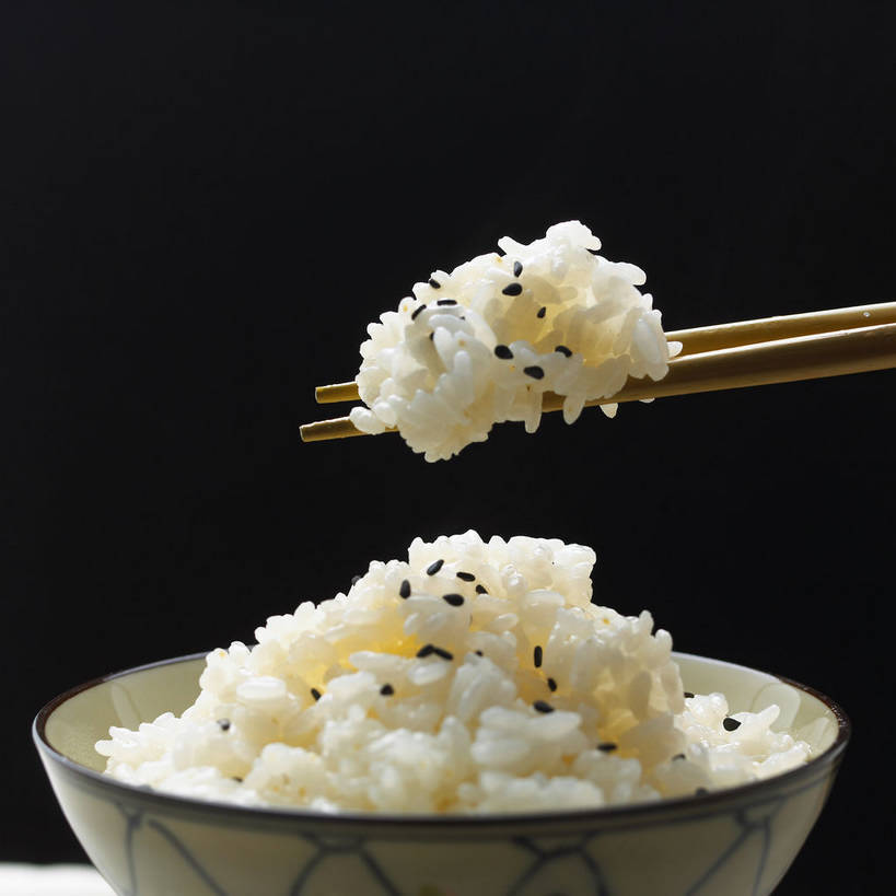 米饭,无人,方图,室内,特写,白天,正面,雾,餐桌,筷子,桌子,餐具,一堆,一双,许多,堆叠,堆积,沸腾,黑色背景,蒸汽,陶瓷,芝麻,陶瓷制品,水蒸气,饭,很多,文化,传统,一个,黑色,容器,碗,摄影,影棚,单个,餐台,储藏,堆,礼节,黑芝麻,五谷,储存,摄影棚,礼仪,蒸发,脂麻,胡麻,白麻,巨胜子,油麻,进餐用具,彩图,影棚拍摄,拍摄,贮存,shjb1