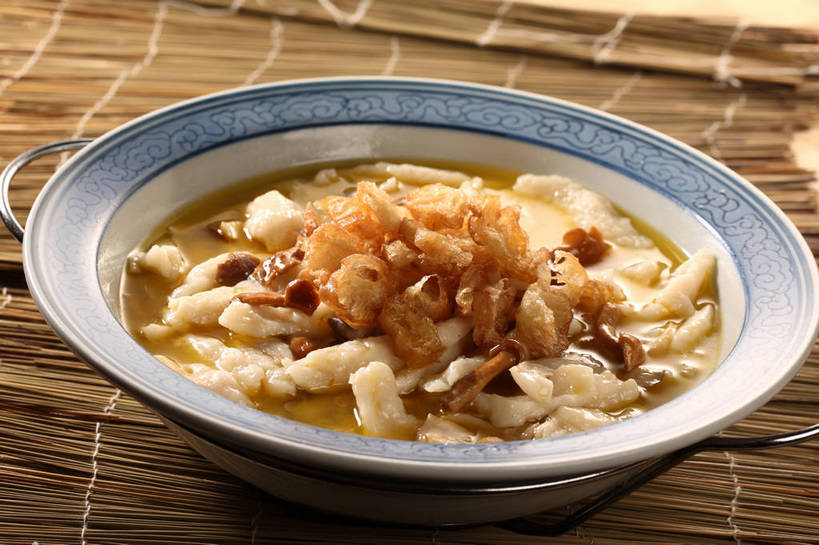 点心,面食,无人,横图,俯视,室内,特写,白天,烹饪,中餐,早餐,餐桌,桌子,蔬菜,阴影,竹制,新鲜,反射,影子,陶瓷,竹席,花菜,花椰菜,菌菇,油炸,料理,食品,陶瓷制品,菌类,菜肴,美食,菜花,食物,一个,容器,碗,中式,早点,食用菌,麻花,佳肴,有机食品,绿色食品,单个,餐台,中华料理,储藏,油条,椰菜花,竹制品,真菌,储存,彩图,高角度拍摄,早饭,油果子,油馍,油炸果,油炸桧,贮存,shjb1