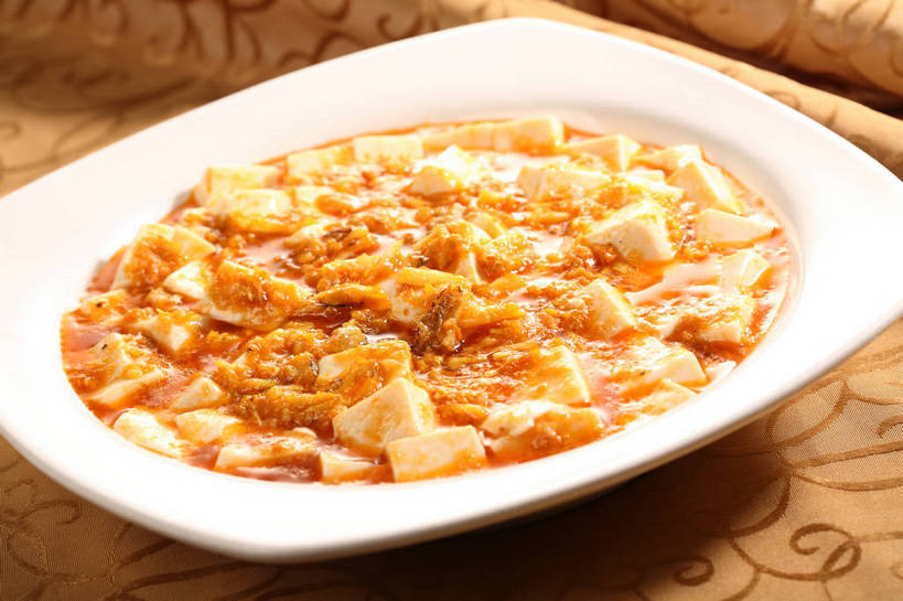 豆腐,无人,横图,俯视,室内,特写,白天,烹饪,中餐,餐桌,桌子,餐具,阴影,反射,布料,碟子,盘,影子,浓汤,汤,料理,食品,布纹,羹,菜肴,美食,桌布,食物,一个,白色,盘子,餐巾,碟,台布,中式,佳肴,单个,餐台,中华料理,豆制品,豆腐羹,餐桌布,彩图,高角度拍摄,shjb1