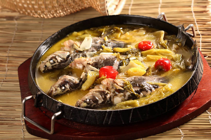 无人,横图,俯视,室内,特写,白天,烹饪,中餐,餐桌,桌子,辣椒,蔬菜,厨具,金属制品,阴影,竹制,新鲜,反射,金属,木制,锅子,影子,竹席,大白菜,肉,鱼肉,料理,食品,案板,锅,白菜,酸菜,菜肴,美食,肉类,砧板,食物,一个,红色,木制品,中式,佳肴,有机食品,绿色食品,单个,餐台,锅具,中华料理,酸菜鱼,竹制品,川菜,肉食,烹饪用具,辣角,红海椒,大椒,辣虎,广椒,结球白菜,胶菜,四川菜,烹调用具,辣子,红辣椒,海椒,番椒,烹调,彩图,高角度拍摄,黄芽白,shjb1