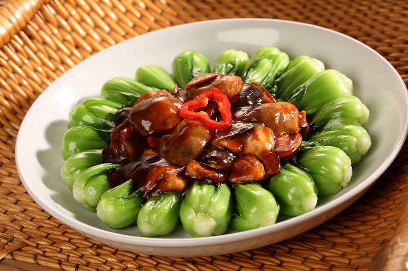 无人,横图,俯视,室内,特写,白天,烹饪,中餐,餐桌,桌子,辣椒,蔬菜,阴影,新鲜,环绕,围绕,反射,影子,陶瓷,菌菇,青菜,红烧,料理,食品,陶瓷制品,菌类,环抱,草菇,菜肴,美食,食物,排列,一个,绿色,白色,容器,碗,中式,食用菌,佳肴,有机食品,绿色食品,单个,餐台,中华料理,储藏,真菌,储存,小白菜,彩椒,辣角,红海椒,大椒,辣虎,广椒,摆列,萦绕,不结球白菜,麻菇,美味草菇,红烧菜,甜椒,柿子椒,辣子,海椒,番椒,灯笼椒,彩图,高角度拍摄,布列,分列,贮存,shjb1,红烧草菇