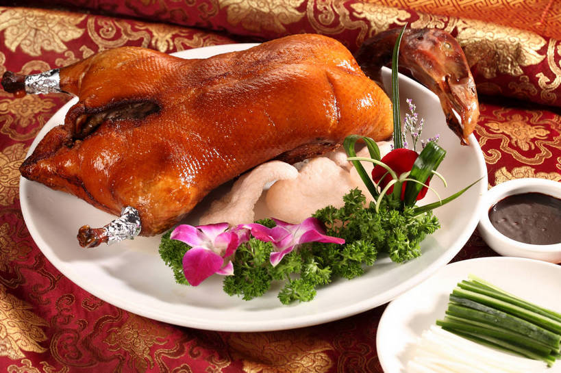 点心,烤鸭,无人,横图,俯视,室内,特写,白天,烹饪,中餐,餐桌,桌子,黄瓜,芹菜,蔬菜,餐具,叶子,阴影,新鲜,盛开,反射,布料,碟子,盘,影子,陶瓷,调料,酱料,酱汁,肉,油炸,佐料,料理,食品,绿叶,石斛,陶瓷制品,调味品,调味料,花蕾,布纹,鸭肉,酱,小吃,菜肴,美食,肉类,桌布,花,花瓣,花朵,鲜花,食物,三个,粉色,白色,盘子,餐巾,容器,碟,台布,碗,花苞,花蕊,中式,嫩叶,佳肴,有机食品,绿色食品,荷兰芹,欧芹,香芹,餐台,中华料理,储藏,配菜,高雅,储存,肉食,北京烤鸭,龙虾片,虾片,法香,巴西利,洋香菜,洋芫荽,法国香菜,石斛兰,旱芹菜,番荽,金钗石斛,淡泊,花中君子,北京菜,京帮菜,京菜,兰花,叶,叶片,青瓜,胡瓜,餐桌布,彩图,高角度拍摄,贮存,玉片,shjb1