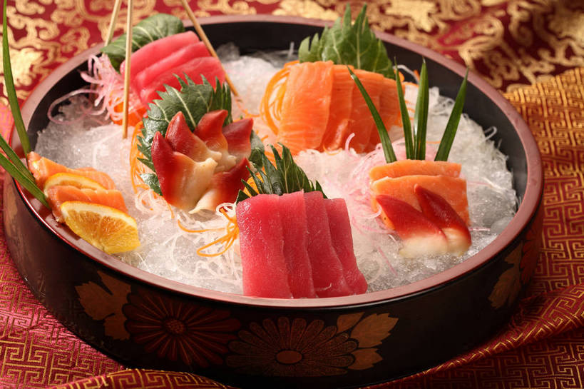 海鲜,三文鱼,无人,横图,俯视,室内,特写,白天,烹饪,餐桌,桌子,鲑鱼,柠檬,水果,叶子,切开,阴影,新鲜,反射,鱼,布料,影子,陶瓷,冰,肉,生食,鱼肉,日本料理,冰块,料理,食品,果实,绿叶,陶瓷制品,鲔鱼,布纹,冷冻,水产,金枪鱼,菜肴,美食,肉类,鱼类,海洋生物,桌布,食物,一个,餐巾,容器,台布,碗,日式料理,切,日式,嫩叶,寒冷,佳肴,有机食品,绿色食品,冷藏,单个,餐台,储藏,配菜,吞拿鱼,冰冷,储存,水生动物,海产品,水生物,剖面,肉食,海底动物,北极贝,切面,鲑,保鲜,叶,叶片,益母果,柠果,餐桌布,彩图,高角度拍摄,贮存,刺身,鲔鱼刺身,shjb1,海鲜刺身,北极贝刺身