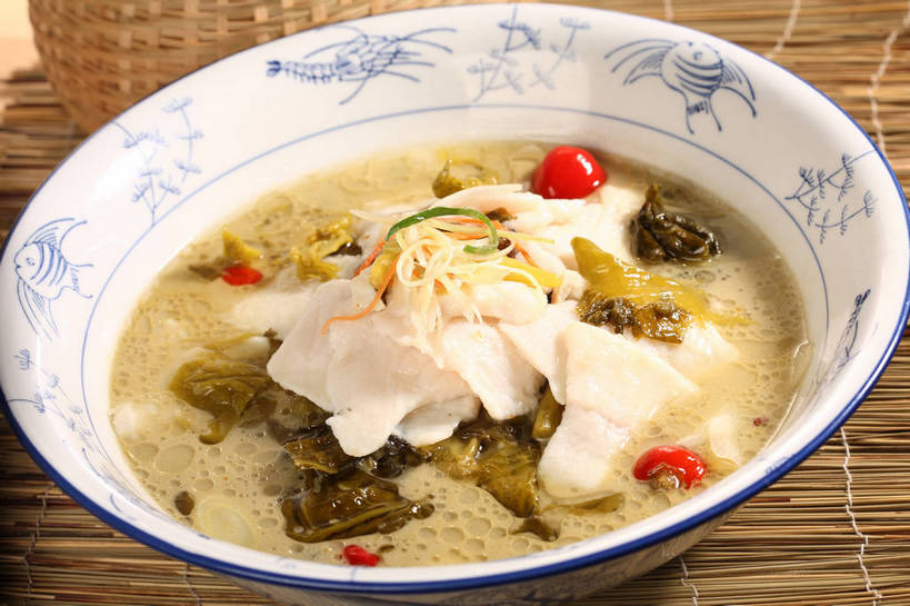 无人,交叉,横图,俯视,室内,特写,白天,烹饪,中餐,餐桌,桌子,竹子,辣椒,蔬菜,阴影,竹制,新鲜,编织,反射,篮子,影子,陶瓷,大白菜,肉,鱼肉,鱼片,料理,食品,陶瓷制品,白菜,酸菜,菜肴,美食,肉类,食物,一个,红色,蓝色,容器,竹篮,碗,中式,佳肴,有机食品,绿色食品,单个,餐台,中华料理,酸菜鱼,储藏,竹条,交织,竹制品,储存,川菜,肉食,辣角,红海椒,大椒,辣虎,广椒,结球白菜,穿插,胶菜,四川菜,辣子,红辣椒,海椒,番椒,彩图,高角度拍摄,黄芽白,贮存,shjb1