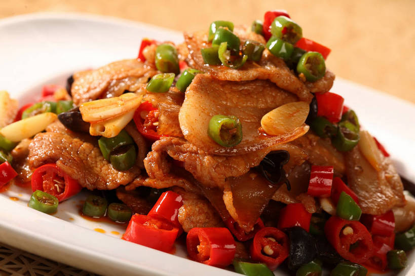 无人,横图,俯视,室内,特写,白天,烹饪,中餐,餐桌,桌子,辣椒,蔬菜,餐具,阴影,新鲜,反射,碟子,盘,影子,肉,料理,食品,猪肉,菜肴,美食,肉类,食物,一个,红色,绿色,白色,盘子,碟,中式,佳肴,有机食品,绿色食品,单个,餐台,中华料理,肉食,辣角,红海椒,大椒,辣虎,广椒,豚肉,湖南菜,湘菜,辣子,红辣椒,海椒,番椒,彩图,高角度拍摄,辣椒炒肉,shjb1