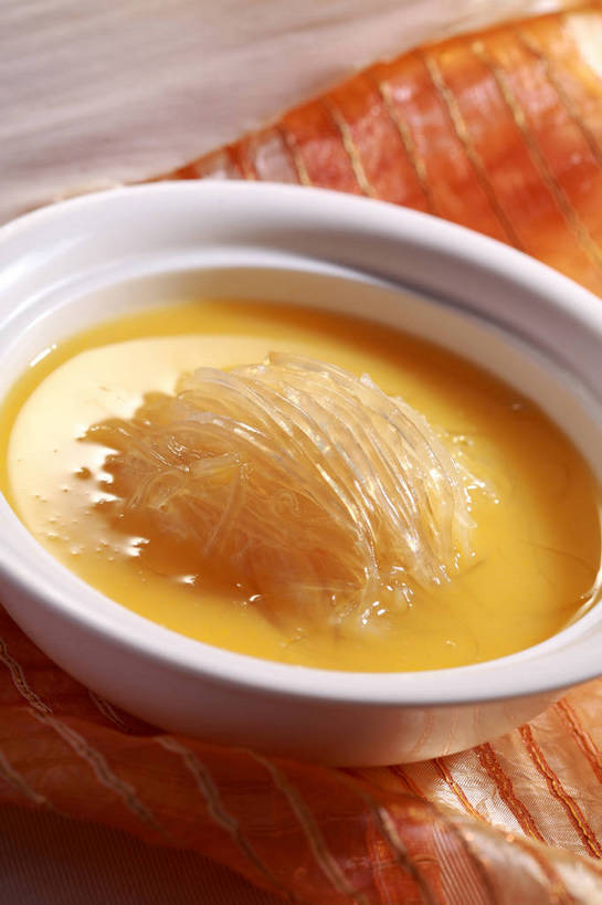 无人,竖图,俯视,室内,特写,白天,烹饪,中餐,餐桌,桌子,阴影,反射,布料,影子,陶瓷,汤,料理,食品,陶瓷制品,布纹,菜肴,美食,桌布,食物,一个,餐巾,容器,台布,碗,橙色,中式,佳肴,单个,餐台,中华料理,储藏,鱼翅,储存,鱼翅羹,湖南菜,湘菜,羹汤,鲛鲨翅,鲛鱼翅,金丝菜,沙鱼翅,鲨鱼翅,鲨鱼鳍,餐桌布,彩图,高角度拍摄,贮存,shjb1