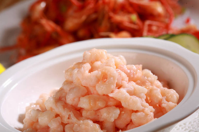 无人,横图,俯视,室内,特写,白天,烹饪,中餐,餐桌,桌子,一堆,阴影,堆叠,堆积,朦胧,模糊,反射,影子,陶瓷,肉,虾仁,料理,食品,陶瓷制品,菜肴,美食,肉类,食物,一个,白色,容器,碗,中式,佳肴,单个,餐台,中华料理,水晶虾仁,储藏,堆,虾肉,储存,肉食,本帮菜,沪菜,上海菜,彩图,高角度拍摄,贮存,shjb1