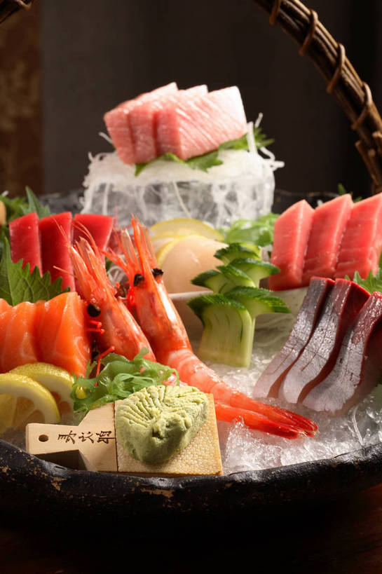 海鲜,无人,交叉,竖图,室内,特写,白天,正面,烹饪,竹子,柠檬,黄瓜,蔬菜,水果,叶子,阴影,竹制,新鲜,编织,反射,篮子,影子,冰,肉,生食,虾,鱼肉,日本料理,冰块,料理,食品,果实,绿叶,蔬果,冷冻,水产,菜肴,美食,肉类,海洋生物,食物,一个,竹篮,日式料理,日式,嫩叶,寒冷,佳肴,有机食品,绿色食品,冷藏,单个,竹条,交织,冰冷,竹制品,水生动物,海产品,水生物,肉食,海底动物,保鲜,穿插,叶,叶片,益母果,柠果,青瓜,胡瓜,彩图,刺身,shjb1,海鲜刺身