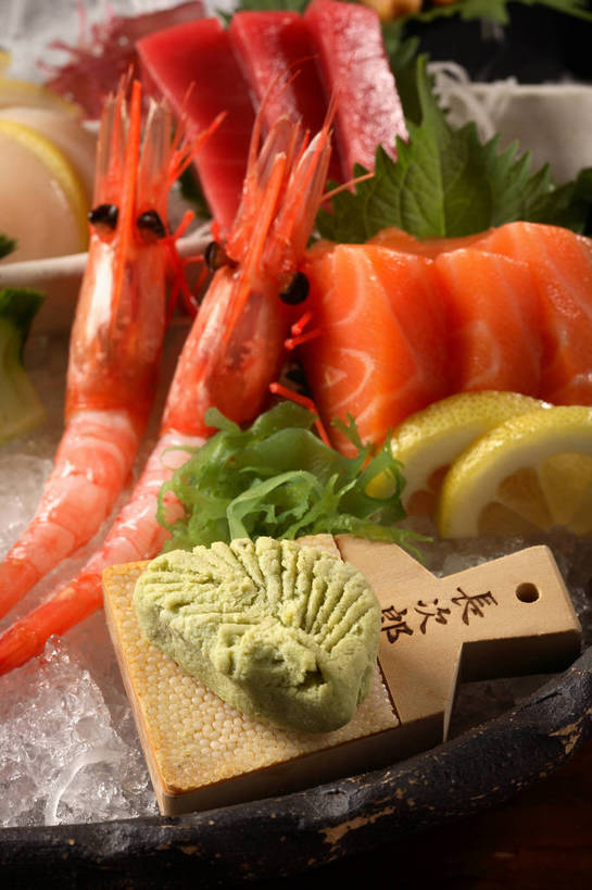 海鲜,无人,交叉,竖图,俯视,室内,特写,白天,烹饪,竹子,柠檬,黄瓜,蔬菜,水果,叶子,阴影,竹制,新鲜,编织,反射,篮子,影子,冰,肉,生食,虾,鱼肉,日本料理,冰块,料理,食品,果实,绿叶,蔬果,冷冻,水产,菜肴,美食,肉类,海洋生物,食物,一个,竹篮,日式料理,日式,嫩叶,寒冷,佳肴,有机食品,绿色食品,冷藏,单个,竹条,交织,冰冷,竹制品,水生动物,海产品,水生物,肉食,海底动物,保鲜,穿插,叶,叶片,益母果,柠果,青瓜,胡瓜,彩图,高角度拍摄,刺身,shjb1,海鲜刺身