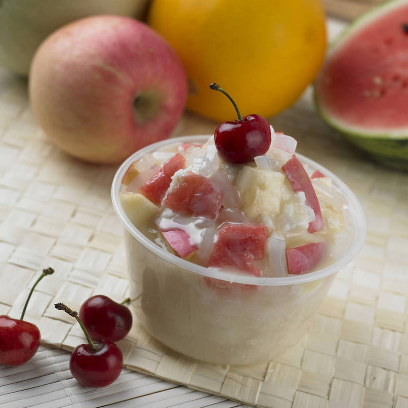 无人,横图,俯视,室内,特写,白天,餐桌,桌子,苹果,西瓜,樱桃,杯子,水果,一堆,许多,阴影,堆叠,堆积,朦胧,模糊,新鲜,反射,影子,塑料,冰,生食,食品,果实,很多,清凉,冷冻,食物,一个,红色,塑料制品,冷饮,舒服,寒冷,有机食品,绿色食品,刨冰,冷藏,单个,餐台,塑料杯,堆,解暑,解渴,碎冰,舒爽,消暑,保鲜,樱珠,莺桃,英桃,楔桃,牛桃,荆桃,寒瓜,彩图,高角度拍摄,shjb1