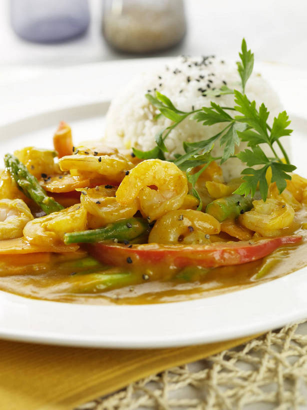 米饭,咖哩,无人,竖图,俯视,室内,特写,白天,烹饪,中餐,餐桌,桌子,芦笋,蔬菜,杯子,餐具,阴影,朦胧,模糊,新鲜,反射,碟子,盘,影子,绿芦笋,调料,肉,虾仁,芝麻,料理,食品,饭,调味品,调味料,咖喱,菜肴,美食,肉类,玻璃制品,食物,三个,黑色,盘子,餐巾,水杯,碟,中式,佳肴,有机食品,绿色食品,餐台,中华料理,虾肉,黑芝麻,五谷,肉食,脂麻,胡麻,白麻,巨胜子,油麻,保洁方巾,口布,玻璃杯,猪尾巴,药鸡豆子,石刁柏,蚂蚁杆,龙须菜,狼尾巴根,彩图,高角度拍摄,咖喱虾,shjb1