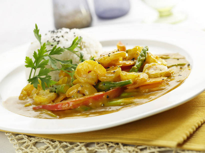 米饭,咖哩,无人,横图,俯视,室内,特写,白天,烹饪,中餐,餐桌,桌子,芦笋,蔬菜,杯子,餐具,阴影,朦胧,模糊,新鲜,反射,碟子,盘,影子,绿芦笋,调料,肉,虾仁,芝麻,料理,食品,饭,调味品,调味料,咖喱,菜肴,美食,肉类,玻璃制品,食物,黑色,盘子,餐巾,水杯,碟,四个,中式,佳肴,有机食品,绿色食品,餐台,中华料理,虾肉,黑芝麻,五谷,肉食,脂麻,胡麻,白麻,巨胜子,油麻,保洁方巾,口布,玻璃杯,猪尾巴,药鸡豆子,石刁柏,蚂蚁杆,龙须菜,狼尾巴根,彩图,高角度拍摄,咖喱虾,shjb1