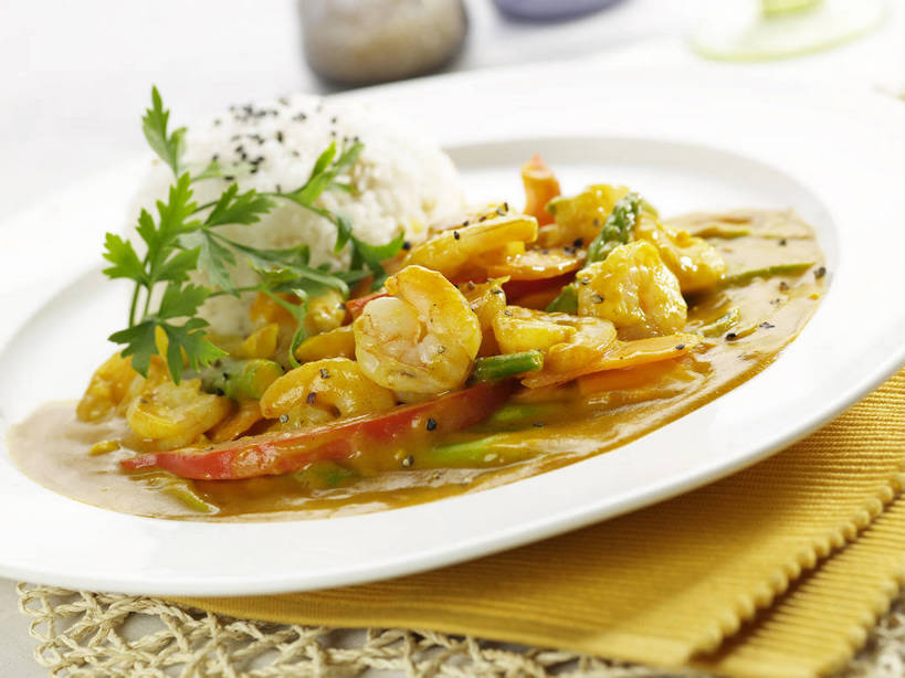 米饭,咖哩,无人,横图,俯视,室内,特写,白天,烹饪,中餐,餐桌,桌子,芦笋,蔬菜,杯子,餐具,阴影,朦胧,模糊,新鲜,反射,碟子,盘,影子,绿芦笋,调料,肉,虾仁,芝麻,料理,食品,饭,调味品,调味料,咖喱,菜肴,美食,肉类,玻璃制品,食物,黑色,盘子,餐巾,水杯,碟,四个,中式,佳肴,有机食品,绿色食品,餐台,中华料理,虾肉,黑芝麻,五谷,肉食,脂麻,胡麻,白麻,巨胜子,油麻,保洁方巾,口布,玻璃杯,猪尾巴,药鸡豆子,石刁柏,蚂蚁杆,龙须菜,狼尾巴根,彩图,高角度拍摄,咖喱虾,shjb1