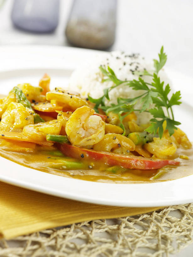 米饭,咖哩,无人,竖图,俯视,室内,特写,白天,烹饪,中餐,餐桌,桌子,芦笋,蔬菜,杯子,餐具,阴影,朦胧,模糊,新鲜,反射,碟子,盘,影子,绿芦笋,调料,肉,虾仁,芝麻,料理,食品,饭,调味品,调味料,咖喱,菜肴,美食,肉类,玻璃制品,食物,三个,黑色,盘子,餐巾,水杯,碟,中式,佳肴,有机食品,绿色食品,餐台,中华料理,虾肉,黑芝麻,五谷,肉食,脂麻,胡麻,白麻,巨胜子,油麻,保洁方巾,口布,玻璃杯,猪尾巴,药鸡豆子,石刁柏,蚂蚁杆,龙须菜,狼尾巴根,彩图,高角度拍摄,咖喱虾,shjb1