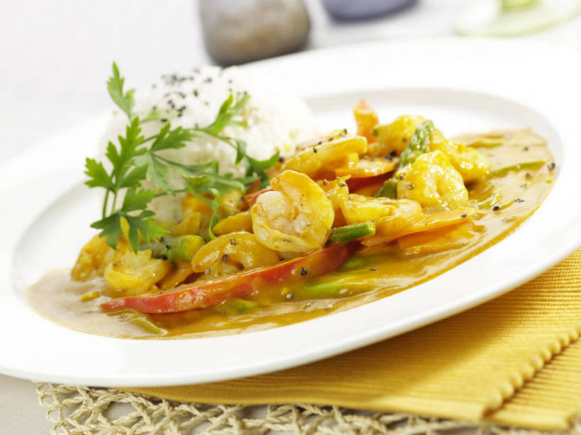 米饭,咖哩,无人,横图,俯视,室内,特写,白天,烹饪,中餐,餐桌,桌子,芦笋,蔬菜,杯子,餐具,阴影,朦胧,模糊,新鲜,反射,碟子,盘,影子,绿芦笋,调料,肉,虾仁,芝麻,料理,食品,饭,调味品,调味料,咖喱,菜肴,美食,肉类,玻璃制品,食物,黑色,盘子,餐巾,水杯,碟,四个,中式,佳肴,有机食品,绿色食品,餐台,中华料理,虾肉,黑芝麻,五谷,肉食,脂麻,胡麻,白麻,巨胜子,油麻,保洁方巾,口布,玻璃杯,猪尾巴,药鸡豆子,石刁柏,蚂蚁杆,龙须菜,狼尾巴根,彩图,高角度拍摄,咖喱虾,shjb1