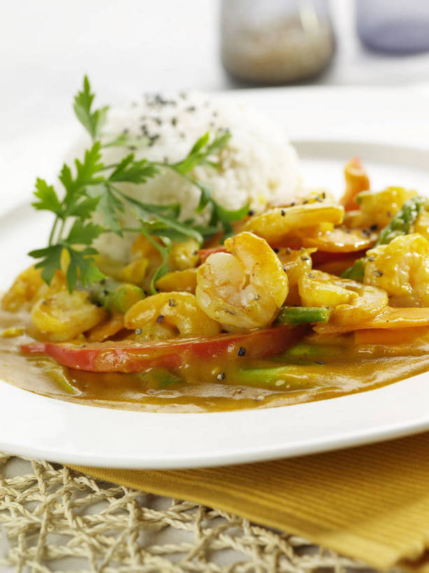 米饭,咖哩,无人,竖图,俯视,室内,特写,白天,烹饪,中餐,餐桌,桌子,芦笋,蔬菜,杯子,餐具,阴影,朦胧,模糊,新鲜,反射,碟子,盘,影子,绿芦笋,调料,肉,虾仁,芝麻,料理,食品,饭,调味品,调味料,咖喱,菜肴,美食,肉类,玻璃制品,食物,三个,黑色,盘子,餐巾,水杯,碟,中式,佳肴,有机食品,绿色食品,餐台,中华料理,虾肉,黑芝麻,五谷,肉食,脂麻,胡麻,白麻,巨胜子,油麻,保洁方巾,口布,玻璃杯,猪尾巴,药鸡豆子,石刁柏,蚂蚁杆,龙须菜,狼尾巴根,彩图,高角度拍摄,咖喱虾,shjb1