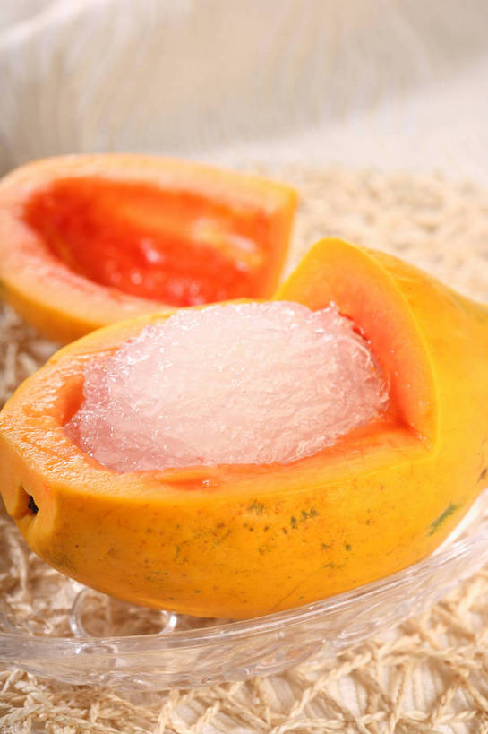 无人,竖图,俯视,室内,特写,白天,餐桌,桌子,木瓜,水果,玻璃,切开,阴影,新鲜,反射,布料,影子,冰,生食,食品,果实,清凉,布纹,冷冻,玻璃制品,桌布,食物,一个,餐巾,容器,台布,碗,冷饮,切,舒服,橙色,寒冷,有机食品,绿色食品,刨冰,冷藏,单个,餐台,储藏,解暑,储存,解渴,碎冰,剖面,切面,舒爽,消暑,保鲜,奶匏,蓬生果,乳瓜,石瓜,万寿匏,万寿果,番木瓜,餐桌布,彩图,高角度拍摄,贮存,shjb1