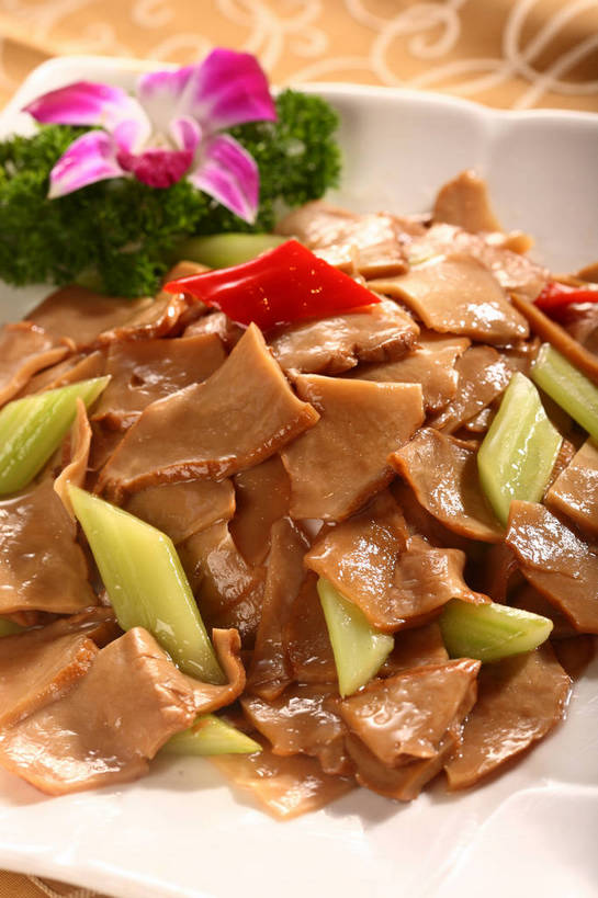 无人,竖图,俯视,室内,特写,白天,烹饪,中餐,餐桌,桌子,芹菜,蔬菜,餐具,叶子,阴影,新鲜,盛开,反射,布料,碟子,盘,影子,菌菇,炒菜,料理,食品,绿叶,石斛,菌类,花蕾,布纹,菜肴,美食,桌布,花,花瓣,花朵,鲜花,食物,一朵,一个,粉色,盘子,餐巾,碟,台布,花苞,花蕊,中式,嫩叶,食用菌,佳肴,有机食品,绿色食品,荷兰芹,欧芹,香芹,单个,餐台,中华料理,配菜,高雅,真菌,法香,巴西利,洋香菜,洋芫荽,法国香菜,石斛兰,旱芹菜,番荽,金钗石斛,淡泊,花中君子,杏鲍菇,刺芹侧耳,兰花,叶,叶片,药芹,水芹,旱芹,餐桌布,彩图,高角度拍摄,shjb1,芹菜炒杏鲍菇