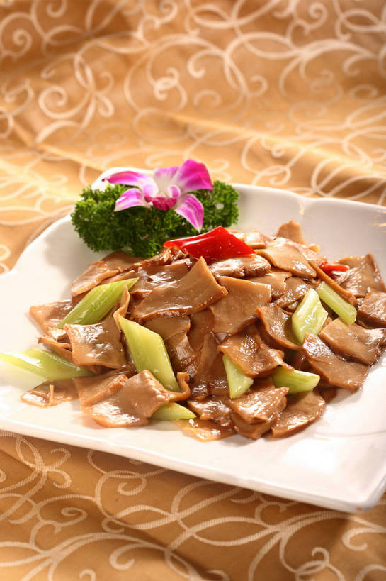 无人,竖图,俯视,室内,特写,白天,烹饪,中餐,餐桌,桌子,芹菜,蔬菜,餐具,叶子,阴影,新鲜,盛开,反射,布料,碟子,盘,影子,菌菇,炒菜,料理,食品,绿叶,石斛,菌类,花蕾,布纹,菜肴,美食,桌布,花,花瓣,花朵,鲜花,食物,一朵,一个,粉色,盘子,餐巾,碟,台布,花苞,花蕊,中式,嫩叶,食用菌,佳肴,有机食品,绿色食品,荷兰芹,欧芹,香芹,单个,餐台,中华料理,配菜,高雅,真菌,法香,巴西利,洋香菜,洋芫荽,法国香菜,石斛兰,旱芹菜,番荽,金钗石斛,淡泊,花中君子,杏鲍菇,刺芹侧耳,兰花,叶,叶片,药芹,水芹,旱芹,餐桌布,彩图,高角度拍摄,shjb1,芹菜炒杏鲍菇