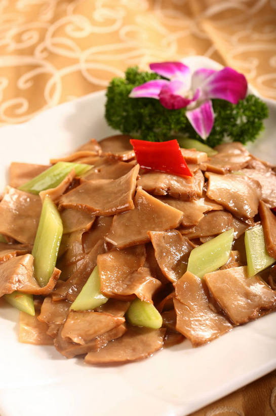 无人,竖图,俯视,室内,特写,白天,烹饪,中餐,餐桌,桌子,芹菜,蔬菜,餐具,叶子,阴影,新鲜,盛开,反射,布料,碟子,盘,影子,菌菇,炒菜,料理,食品,绿叶,石斛,菌类,花蕾,布纹,菜肴,美食,桌布,花,花瓣,花朵,鲜花,食物,一朵,一个,粉色,盘子,餐巾,碟,台布,花苞,花蕊,中式,嫩叶,食用菌,佳肴,有机食品,绿色食品,荷兰芹,欧芹,香芹,单个,餐台,中华料理,配菜,高雅,真菌,法香,巴西利,洋香菜,洋芫荽,法国香菜,石斛兰,旱芹菜,番荽,金钗石斛,淡泊,花中君子,杏鲍菇,刺芹侧耳,兰花,叶,叶片,药芹,水芹,旱芹,餐桌布,彩图,高角度拍摄,shjb1,芹菜炒杏鲍菇