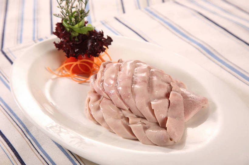 内脏,无人,横图,俯视,室内,特写,白天,烹饪,中餐,餐桌,桌子,餐具,叶子,一排,切开,阴影,条纹,整齐,反射,布料,碟子,盘,影子,肉,料理,食品,绿叶,布纹,猪肉,冷盘,猪肚,菜肴,美食,肉类,桌布,食物,排列,一个,红色,绿色,紫色,白色,盘子,餐巾,碟,台布,切,中式,嫩叶,冷菜,凉菜,佳肴,单个,餐台,中华料理,配菜,队列,剖面,肉食,切面,豚肉,肚子,叶,叶片,餐桌布,彩图,高角度拍摄,shjb1