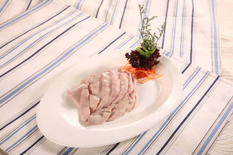 内脏,无人,横图,俯视,室内,特写,白天,烹饪,中餐,餐桌,桌子,餐具,叶子,一排,切开,阴影,条纹,整齐,反射,布料,碟子,盘,影子,肉,料理,食品,绿叶,布纹,猪肉,冷盘,猪肚,菜肴,美食,肉类,桌布,食物,排列,一个,红色,绿色,紫色,白色,盘子,餐巾,碟,台布,切,中式,嫩叶,冷菜,凉菜,佳肴,单个,餐台,中华料理,配菜,队列,剖面,肉食,切面,豚肉,肚子,叶,叶片,餐桌布,彩图,高角度拍摄,shjb1