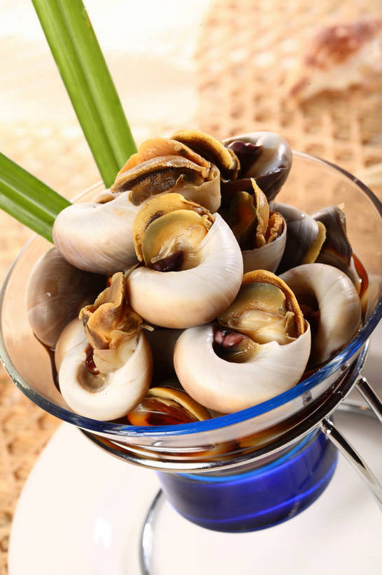 无人,竖图,俯视,室内,特写,白天,烹饪,中餐,餐桌,桌子,餐具,叶子,玻璃,一堆,许多,阴影,堆叠,堆积,朦胧,模糊,反射,碟子,盘,影子,料理,食品,绿叶,海螺,很多,菜肴,美食,海洋生物,玻璃制品,食物,两个,盘子,容器,碟,碗,中式,嫩叶,佳肴,餐台,中华料理,储藏,堆,软体动物,峨螺,配菜,储存,水生动物,清蒸,水生物,海底动物,叶,叶片,彩图,高角度拍摄,贮存,清蒸菜,shjb1,清蒸海螺