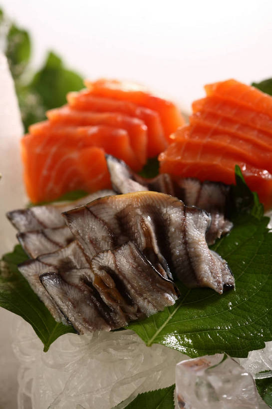 无人,竖图,俯视,室内,特写,白天,烹饪,叶子,阴影,朦胧,模糊,盛开,反射,影子,冰,肉,鱼肉,日本料理,冰块,料理,食品,绿叶,花蕾,冷冻,菜肴,美食,肉类,花,花瓣,花朵,鲜花,食物,日式料理,花苞,花蕊,日式,嫩叶,寒冷,佳肴,冷藏,配菜,冰冷,肉食,保鲜,叶,叶片,彩图,高角度拍摄,刺身,shjb1,海鲜刺身