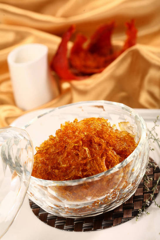 无人,竖图,俯视,室内,特写,白天,烹饪,中餐,餐桌,桌子,玻璃,一堆,阴影,堆叠,堆积,朦胧,模糊,反射,布料,影子,料理,食品,布纹,菜肴,美食,玻璃制品,桌布,食物,一个,餐巾,容器,台布,碗,橙色,中式,佳肴,单个,餐台,中华料理,储藏,堆,储存,燕窝,巢窝,燕菜,燕根,燕蔬菜,餐桌布,彩图,高角度拍摄,贮存,shjb1,血燕窝