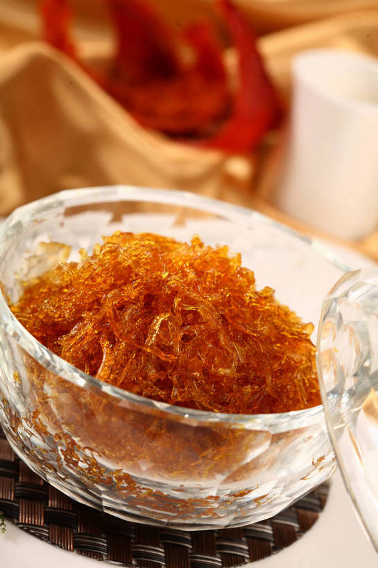 无人,竖图,俯视,室内,特写,白天,烹饪,中餐,餐桌,桌子,玻璃,一堆,阴影,堆叠,堆积,朦胧,模糊,反射,布料,影子,料理,食品,布纹,菜肴,美食,玻璃制品,桌布,食物,一个,餐巾,容器,台布,碗,橙色,中式,佳肴,单个,餐台,中华料理,储藏,堆,储存,燕窝,巢窝,燕菜,燕根,燕蔬菜,餐桌布,彩图,高角度拍摄,贮存,shjb1,血燕窝