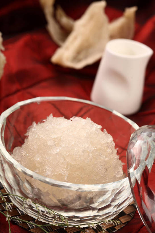 无人,竖图,俯视,室内,特写,白天,烹饪,中餐,餐桌,桌子,玻璃,一堆,阴影,堆叠,堆积,朦胧,模糊,反射,布料,影子,料理,食品,布纹,菜肴,美食,玻璃制品,桌布,食物,一个,红色,白色,餐巾,容器,台布,碗,中式,佳肴,单个,餐台,中华料理,储藏,堆,储存,燕窝,巢窝,燕菜,燕根,燕蔬菜,餐桌布,彩图,高角度拍摄,贮存,shjb1