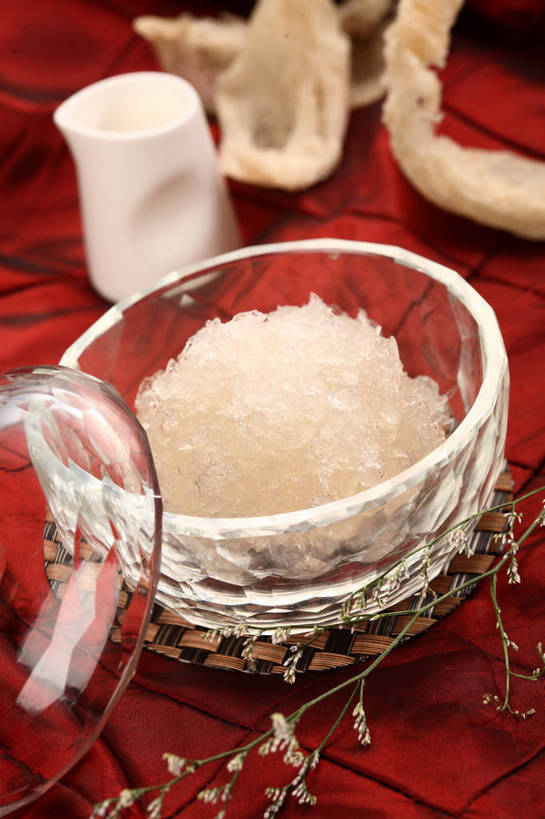 无人,竖图,俯视,室内,特写,白天,烹饪,中餐,餐桌,桌子,玻璃,一堆,阴影,堆叠,堆积,朦胧,模糊,盛开,反射,布料,影子,料理,食品,花蕾,布纹,菜肴,美食,玻璃制品,桌布,花,花瓣,花朵,鲜花,食物,一个,红色,白色,餐巾,容器,台布,碗,花苞,花蕊,中式,佳肴,单个,餐台,中华料理,储藏,堆,储存,燕窝,巢窝,燕菜,燕根,燕蔬菜,餐桌布,彩图,高角度拍摄,贮存,shjb1