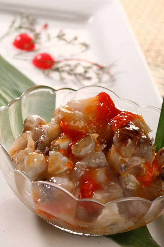 蟹,无人,交叉,竖图,俯视,室内,特写,白天,烹饪,中餐,餐桌,桌子,竹子,樱桃,餐具,水果,叶子,玻璃,一堆,切开,阴影,堆叠,堆积,竹制,朦胧,模糊,新鲜,盛开,编织,反射,螃蟹,碟子,盘,影子,粽叶,生食,料理,食品,果实,绿叶,花蕾,菜肴,美食,玻璃制品,花,花瓣,花朵,鲜花,食物,两个,红色,白色,盘子,容器,碟,碗,花苞,花蕊,切,中式,嫩叶,佳肴,有机食品,绿色食品,餐台,中华料理,储藏,竹条,堆,交织,配菜,竹制品,储存,剖面,切面,箬叶,芦苇叶,穿插,甲壳动物,叶,叶片,樱珠,莺桃,英桃,楔桃,牛桃,荆桃,彩图,高角度拍摄,贮存,醉蟹,shjb1