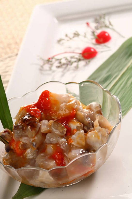 蟹,无人,交叉,竖图,俯视,室内,特写,白天,烹饪,中餐,餐桌,桌子,竹子,樱桃,餐具,水果,叶子,玻璃,一堆,切开,阴影,堆叠,堆积,竹制,朦胧,模糊,新鲜,盛开,编织,反射,螃蟹,碟子,盘,影子,粽叶,生食,料理,食品,果实,绿叶,花蕾,菜肴,美食,玻璃制品,花,花瓣,花朵,鲜花,食物,两个,红色,白色,盘子,容器,碟,碗,花苞,花蕊,切,中式,嫩叶,佳肴,有机食品,绿色食品,餐台,中华料理,储藏,竹条,堆,交织,配菜,竹制品,储存,剖面,切面,箬叶,芦苇叶,穿插,甲壳动物,叶,叶片,樱珠,莺桃,英桃,楔桃,牛桃,荆桃,彩图,高角度拍摄,贮存,醉蟹,shjb1