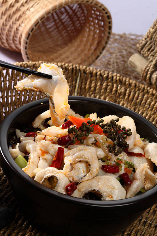 无人,交叉,竖图,俯视,室内,特写,白天,烹饪,中餐,餐桌,筷子,桌子,竹子,辣椒,餐具,一双,阴影,竹制,编织,反射,篮子,影子,竹篓,陶瓷,大白菜,青椒,调味,肉,香料,鱼肉,佐料,鱼片,料理,食品,陶瓷制品,文化,传统,白菜,酸菜,菜肴,美食,肉类,食物,三个,黑色,容器,竹篮,碗,中式,佳肴,餐台,中华料理,酸菜鱼,储藏,竹条,礼节,交织,花椒,山椒,配料,竹制品,储存,干辣椒,川菜,礼仪,脱水,肉食,辣角,红海椒,大椒,辣虎,广椒,结球白菜,作料,穿插,胶菜,四川菜,大花椒,狗椒,红花椒,青花椒,蜀椒,香椒,进餐用具,辣子,红辣椒,红椒,海椒,番椒,彩图,高角度拍摄,干海椒,筒筒辣角,黄芽白,贮存,shjb1