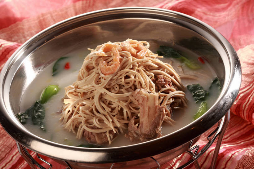 豆腐,无人,横图,俯视,室内,特写,白天,烹饪,中餐,餐桌,桌子,厨具,金属制品,一堆,许多,堆叠,堆积,金属,布料,锅子,青菜,肉,料理,食品,很多,布纹,锅,豆腐干,菜肴,美食,肉类,桌布,食物,一个,餐巾,台布,中式,佳肴,单个,餐台,锅具,中华料理,豆干,堆,虾肉,豆制品,小白菜,肉食,干丝,烹饪用具,不结球白菜,烹调用具,餐桌布,烹调,彩图,高角度拍摄,干子,素火腿,大煮干丝,淮扬菜,鸡火煮干丝,扬州菜肴,扬州干丝,shjb1