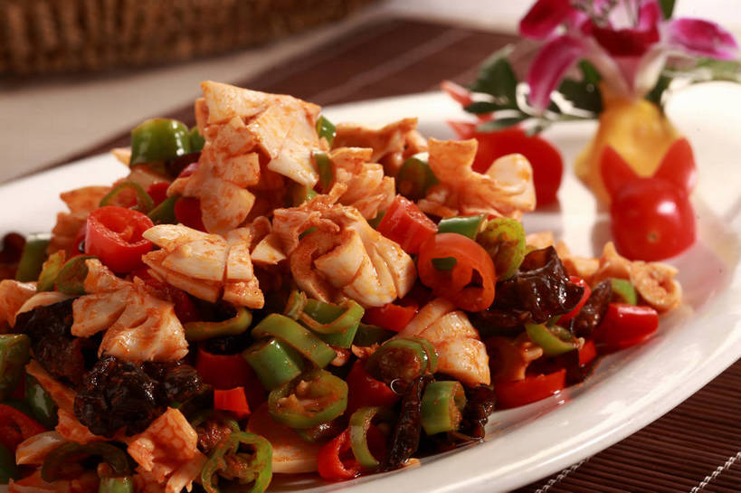 内脏,肾脏,无人,横图,俯视,室内,特写,白天,烹饪,中餐,餐桌,桌子,辣椒,西红柿,小番茄,餐具,雕塑,艺术,装饰,盛开,兔子,布料,雕刻,雕像,碟子,盘,陶瓷,菌菇,调味,香料,佐料,料理,食品,石斛,陶瓷制品,菌类,花蕾,布纹,木耳,菜肴,美食,桌布,花,花瓣,花朵,鲜花,食物,一个,红色,白色,盘子,餐巾,工艺品,垫子,碟,台布,花苞,花蕊,中式,食用菌,佳肴,单个,餐台,中华料理,华丽,修饰,美术,点缀,黑木耳,配料,高雅,真菌,辣角,红海椒,大椒,辣虎,广椒,美学,作料,衬托,美观,雅致,雅观,石斛兰,金钗石斛,淡泊,花中君子,光木耳,小西红柿,樱桃小番茄,珍珠小番茄,兰花,樱桃番茄,圣女果,辣子,红辣椒,海椒,番茄,番椒,餐桌布,彩图,高角度拍摄,食雕,食品雕刻,食物雕刻,鲁菜,炒腰花,腰花,山东菜,shjb1