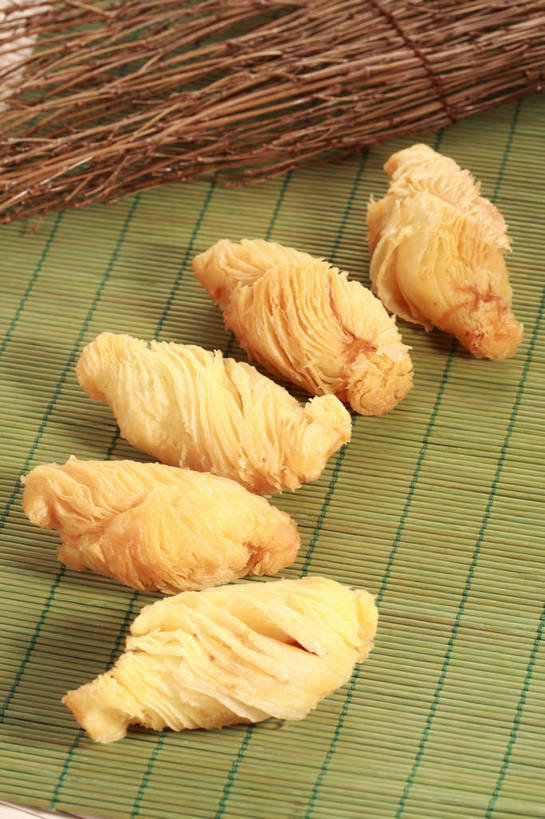 点心,无人,竖图,俯视,室内,特写,白天,餐桌,桌子,水果,五个,一排,许多,竹制,新鲜,整齐,并列,并排,生食,料理,食品,果实,美食,榴莲,食物,排列,垫子,中式,有机食品,绿色食品,餐台,竹制品,队列,平行,酥皮,麝香猫果,水果之王,彩图,高角度拍摄,果王,榴梿,广式点心,广州点心,榴莲酥,shjb1