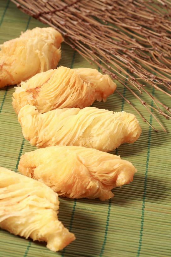 点心,无人,竖图,俯视,室内,特写,白天,餐桌,桌子,水果,五个,一排,许多,竹制,新鲜,整齐,并列,并排,生食,料理,食品,果实,美食,榴莲,食物,排列,垫子,中式,有机食品,绿色食品,餐台,竹制品,队列,平行,酥皮,麝香猫果,水果之王,彩图,高角度拍摄,果王,榴梿,广式点心,广州点心,榴莲酥,shjb1