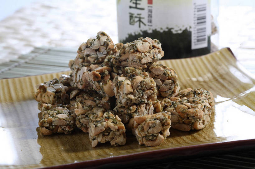 无人,横图,俯视,室内,特写,白天,植物,餐桌,桌子,豆,花生,餐具,玻璃,一堆,许多,阴影,堆叠,堆积,竹制,反射,碟子,盘,影子,陶瓷,豆类,豆子,食品,糖,糖果,坚果,甜点,甜品,陶瓷制品,很多,玻璃制品,食物,一个,盘子,玻璃瓶,瓶子,垫子,碟,甜食,长生果,单个,餐台,堆,竹制品,花生仁,广口瓶,豆科,落花生,落生,花生米,花生豆,彩图,高角度拍摄,花生酥,芝麻酥,shjb1