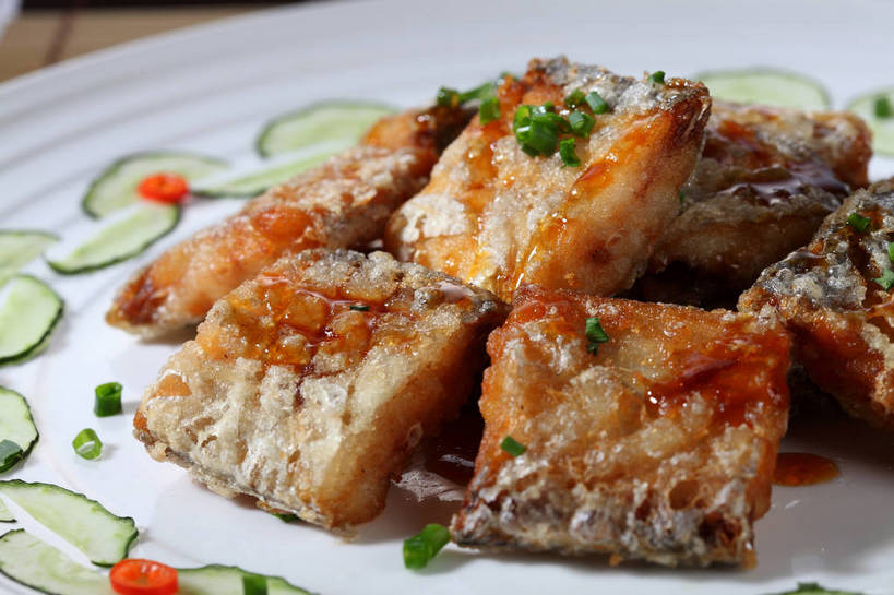 海鲜,无人,横图,俯视,室内,特写,白天,烹饪,中餐,餐桌,桌子,黄瓜,辣椒,蔬菜,餐具,一堆,许多,堆叠,堆积,新鲜,鱼,碟子,盘,陶瓷,葱,青葱,调味,肉,香料,鱼肉,佐料,料理,食品,陶瓷制品,很多,水产,菜肴,美食,肉类,鱼类,海洋生物,桌布,食物,一个,红色,白色,盘子,碟,台布,中式,佳肴,有机食品,绿色食品,单个,餐台,中华料理,带鱼,堆,配料,水生动物,海产品,水生物,肉食,海底动物,辣角,红海椒,大椒,辣虎,广椒,作料,牙带鱼,青瓜,辣子,胡瓜,红辣椒,海椒,番椒,彩图,高角度拍摄,shjb1,干煸带鱼