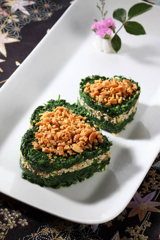 豆腐,无人,竖图,俯视,室内,特写,白天,爱情,烹饪,中餐,餐桌,桌子,蔬菜,餐具,爱心,新鲜,装饰,盛开,布料,碟子,盘,陶瓷,料理,食品,陶瓷制品,浪漫,花蕾,布纹,豆腐干,冷盘,菜肴,美食,桌布,花,花瓣,花朵,鲜花,食物,一个,白色,盘子,餐巾,碟,台布,花苞,花蕊,温暖,温馨,心形,中式,恩爱,冷菜,凉菜,佳肴,有机食品,绿色食品,单个,餐台,中华料理,豆干,华丽,修饰,点缀,和睦,豆制品,马兰,衬托,美观,雅致,雅观,心型,餐桌布,彩图,高角度拍摄,干子,素火腿,红梗菜,鸡儿菜,马莱,马兰头,马郎头,融洽,shjb1,豆干马兰头,马兰头拌豆干