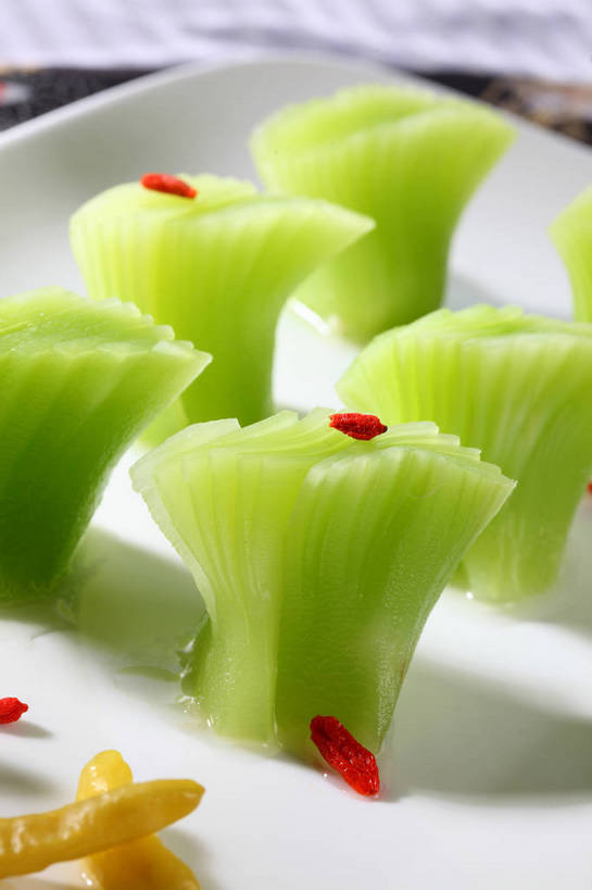 无人,竖图,俯视,室内,特写,白天,烹饪,中餐,植物,餐桌,桌子,蔬菜,餐具,一排,许多,新鲜,整齐,并列,并排,布料,碟子,盘,陶瓷,莴苣,莴笋,调料,料理,食品,果实,草药,药草,陶瓷制品,调味品,很多,调味料,布纹,菜肴,美食,中药,桌布,食物,排列,一个,白色,盘子,餐巾,碟,台布,中式,佳肴,有机食品,绿色食品,单个,餐台,中华料理,泡椒,枸杞子,枸杞,队列,药材,中草药,平行,中药材,本草,香笋,千金菜,苟起子,枸杞豆,枸杞果,血杞子,餐桌布,彩图,高角度拍摄,鱼辣子,shjb1,泡椒莴笋