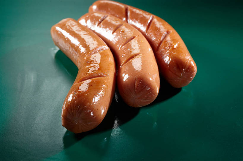 无人,横图,俯视,室内,特写,白天,烹饪,中餐,餐桌,桌子,三根,一排,切开,绿色背景,阴影,整齐,反射,影子,香肠,料理,食品,腊肠,烤香肠,菜肴,美食,食物,排列,切,中式,摄影,佳肴,影棚,潮湿,餐台,中华料理,队列,摄影棚,剖面,切面,湿润,彩图,高角度拍摄,影棚拍摄,拍摄,shjb1