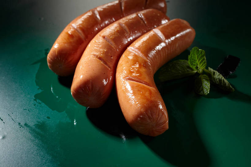 无人,横图,俯视,室内,特写,白天,烹饪,中餐,水,餐桌,桌子,三根,一排,切开,绿色背景,阴影,整齐,反射,液体,影子,水滴,香肠,薄荷,料理,食品,银丹草,腊肠,烤香肠,菜肴,美食,食物,排列,切,中式,摄影,佳肴,影棚,潮湿,餐台,中华料理,队列,摄影棚,剖面,切面,湿润,斑叶凤梨薄荷,夜息香,彩图,高角度拍摄,影棚拍摄,拍摄,shjb1